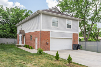 Regency Court Apartments in Bloomington, IN - Foto de edificio - Building Photo