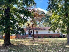 1551 Deer Park Rd in Finksburg, MD - Building Photo