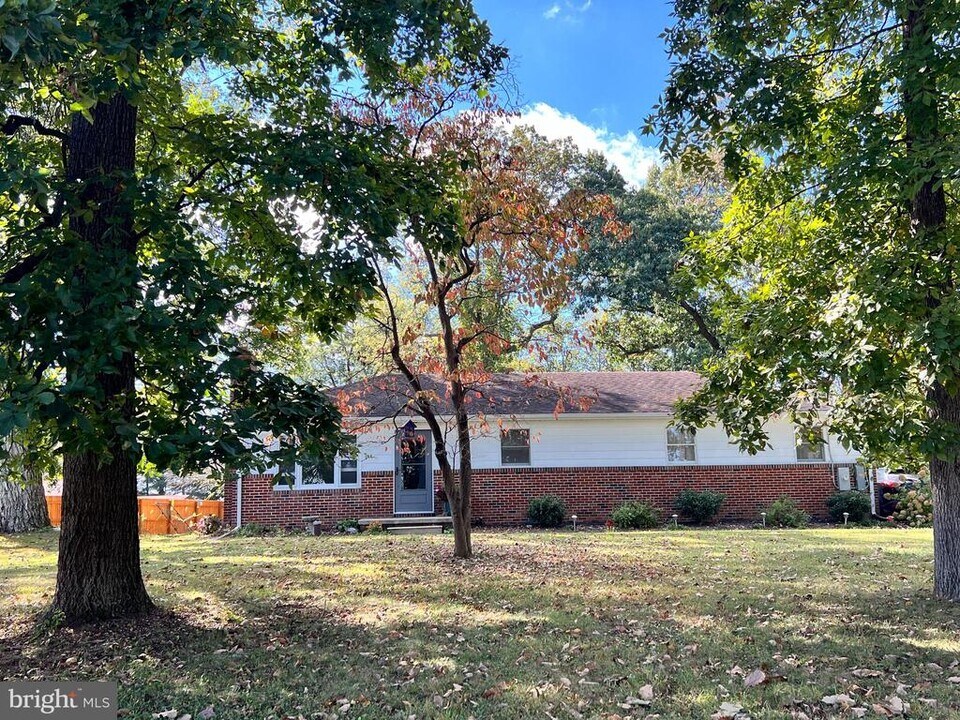 1551 Deer Park Rd in Finksburg, MD - Building Photo