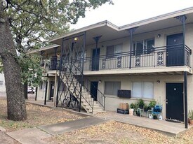 805 Central Ave in Denton, TX - Building Photo