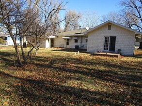 2213 Browning Ave in Manhattan, KS - Foto de edificio - Building Photo