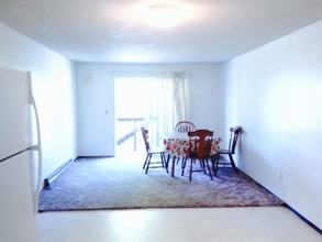 Madison Street Apartments in Albany, OR - Building Photo - Interior Photo