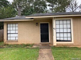 42 Glenwood Ct in Millbrook, AL - Building Photo