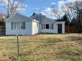 4902 Asbury Ln in Bethesda, MD - Building Photo