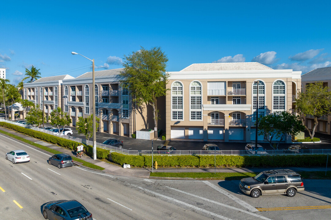 University Inn Condominium in Coral Gables, FL - Building Photo