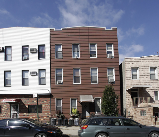 377 Manhattan Ave in Brooklyn, NY - Building Photo - Building Photo