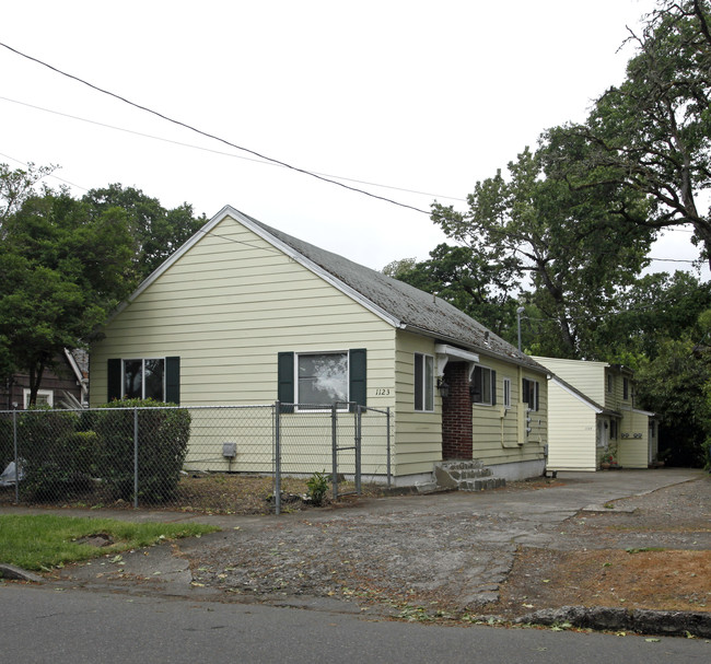 1123 Cross St SE in Salem, OR - Foto de edificio - Building Photo