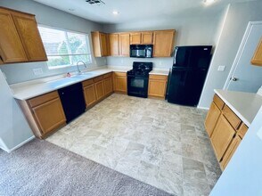 11197 Falesco Ave in Las Vegas, NV - Building Photo - Building Photo