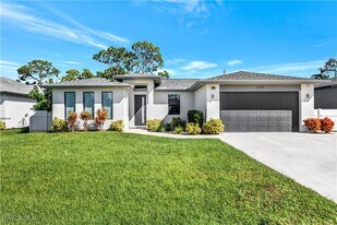 4634 Catalina Ln in Bonita Springs, FL - Building Photo