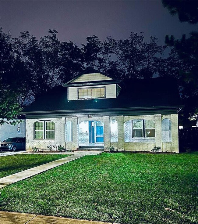 property at 1378 Lakewood Ave SE