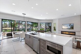 8989 N Gainey Center Dr in Scottsdale, AZ - Building Photo - Building Photo