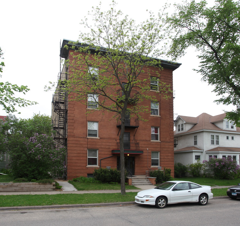 606-608 7th St SE in Minneapolis, MN - Building Photo