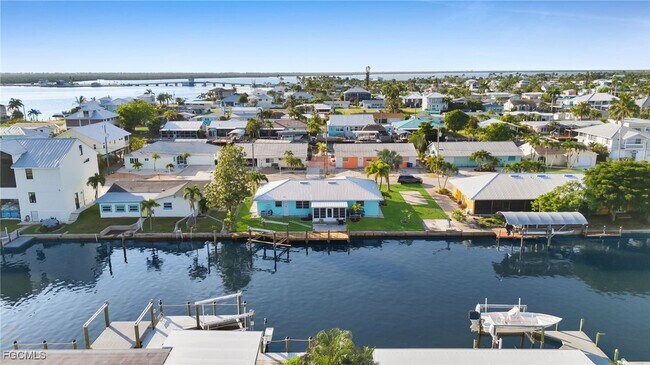 2758 Bruce St in Matlacha, FL - Building Photo - Building Photo