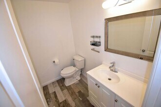 6501 Vanalden Ave in Reseda, CA - Building Photo - Building Photo