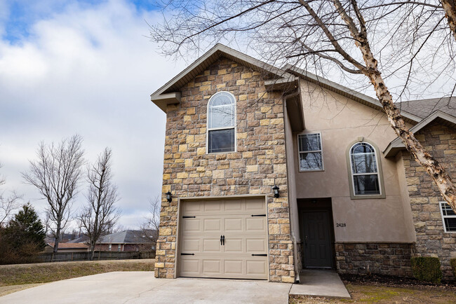 15th Place Townhomes in Rogers, AR - Foto de edificio - Building Photo