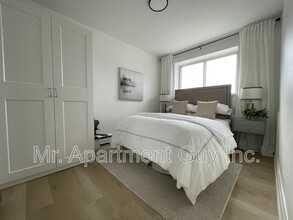 1284 Fennell Ave E in Hamilton, ON - Building Photo - Building Photo