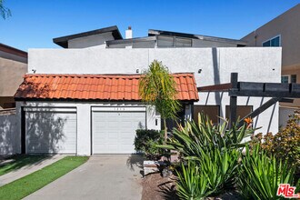 1315 17th St in Manhattan Beach, CA - Building Photo - Building Photo