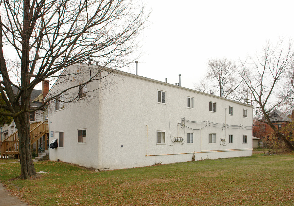 1075 Oak St in Columbus, OH - Building Photo