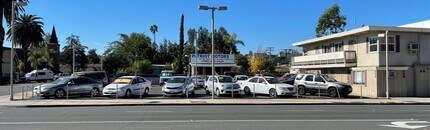 339 S Escondido Blvd in Escondido, CA - Foto de edificio - Building Photo