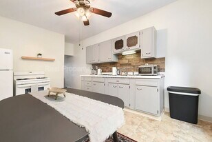 320 Greenfield Ave in Pittsburgh, PA - Building Photo