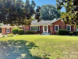3132 Dawnshire Ave in Charlotte, NC - Building Photo