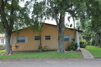 4661 SW 66th Ave in Davie, FL - Building Photo - Building Photo