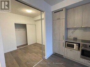 10 Honeycrisp Cres in Vaughan, ON - Building Photo - Building Photo