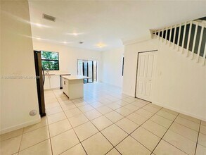 11845 SW 247th Ter in Princeton, FL - Foto de edificio - Building Photo