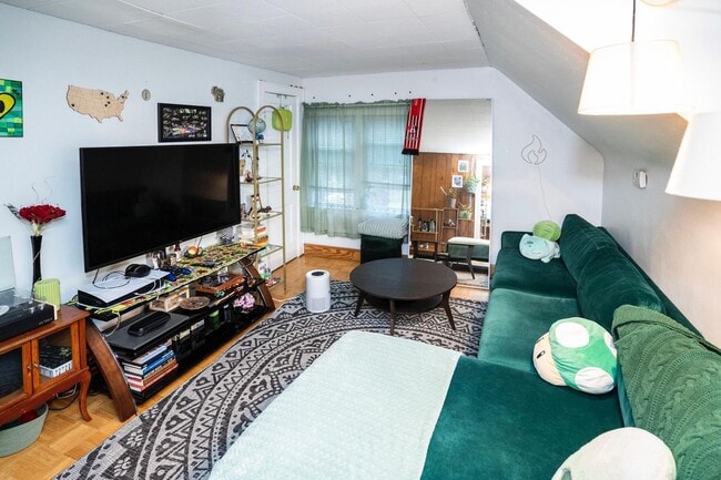 2211 E Holt Ave, Unit 2211A in Milwaukee, WI - Building Photo - Building Photo