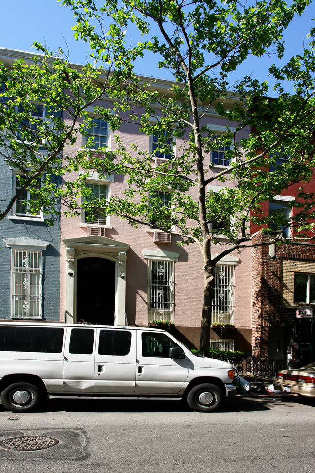 210 W 15th St in New York, NY - Foto de edificio - Building Photo