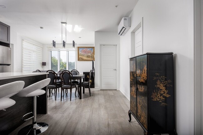 79 Elm Ave in Beaconsfield, QC - Building Photo - Building Photo