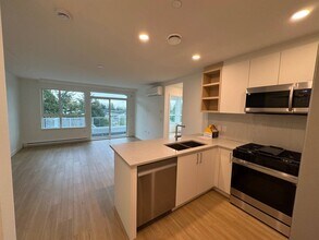 723 Grover Av in Coquitlam, BC - Building Photo - Building Photo