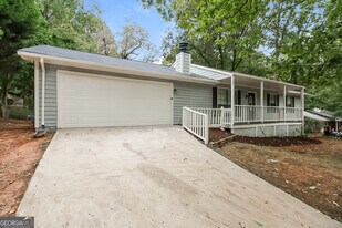 155 Hunt Ridge Dr in Stockbridge, GA - Building Photo