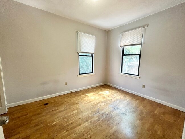 1578 Tremont St, Unit 4 in Boston, MA - Foto de edificio - Building Photo