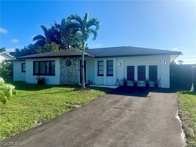 3950 Mohawk Pl in Naples, FL - Building Photo - Building Photo