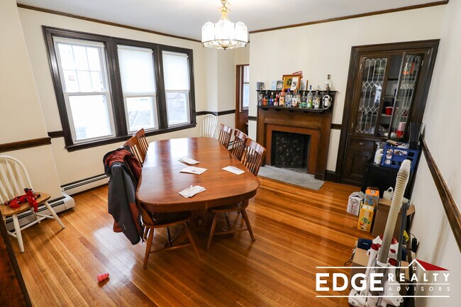 45 Newcastle Rd, Unit 2 in Boston, MA - Foto de edificio - Building Photo