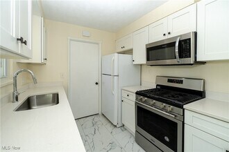 1247 Genesee Ave in Mayfield Heights, OH - Building Photo - Building Photo