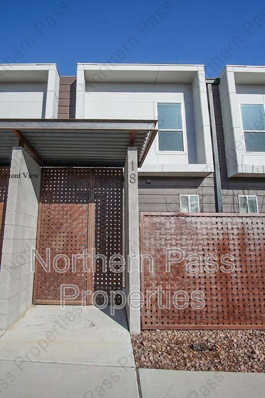 6262 Woodrow Bean Transmountain in El Paso, TX - Foto de edificio - Building Photo