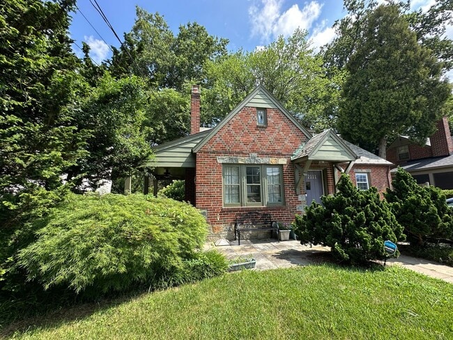 property at 2111 Linden Ln