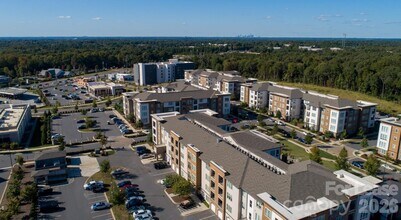 6408 Providence Farm Ln in Charlotte, NC - Foto de edificio - Building Photo