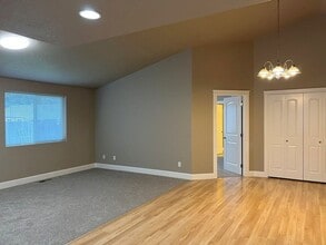 226 Helton Way SE in Salem, OR - Building Photo - Building Photo