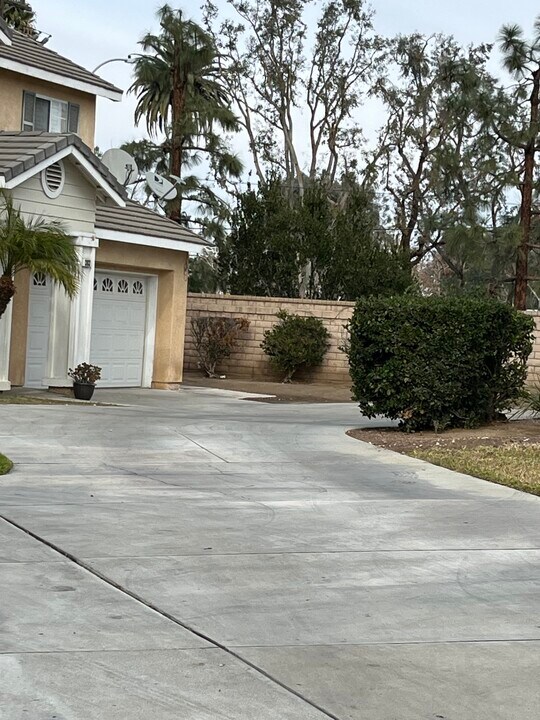 383 Camden Ct in Corona, CA - Building Photo