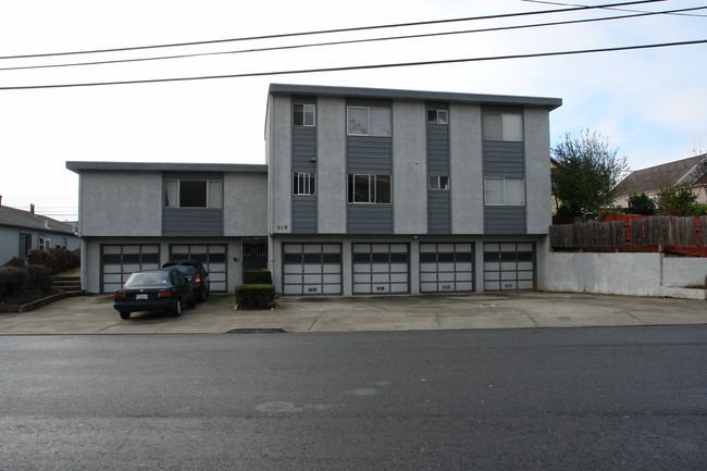 219 Armour Ave in South San Francisco, CA - Building Photo - Building Photo