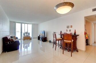 19380 Collins Ave, Unit 1002 in Sunny Isles Beach, FL - Building Photo - Building Photo