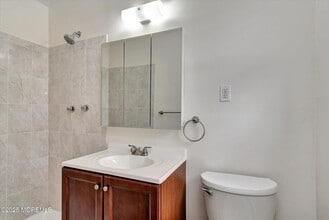 43 Manchester Ct in Freehold, NJ - Building Photo - Building Photo
