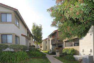 Sand Castle Apartments in La Habra, CA - Building Photo - Building Photo