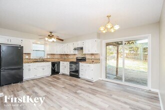 1912 NW 62nd Terrace in Kansas City, MO - Foto de edificio - Building Photo