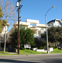 10849 Camarillo St in North Hollywood, CA - Building Photo - Building Photo