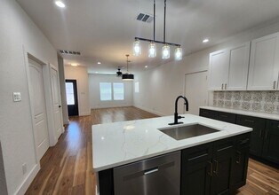 1551 Paso Hondo St in San Antonio, TX - Building Photo - Building Photo