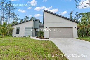 3342 Henderson Ln in North Port, FL - Building Photo